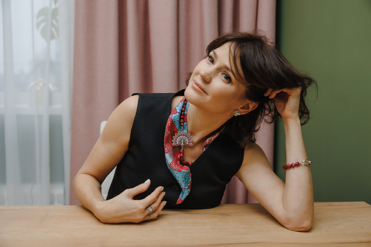 Бренд TRIORA, коллекция Индия: натуральный кощачий глаз, шёлковый шарфик Твилли и дизайнерская брошь