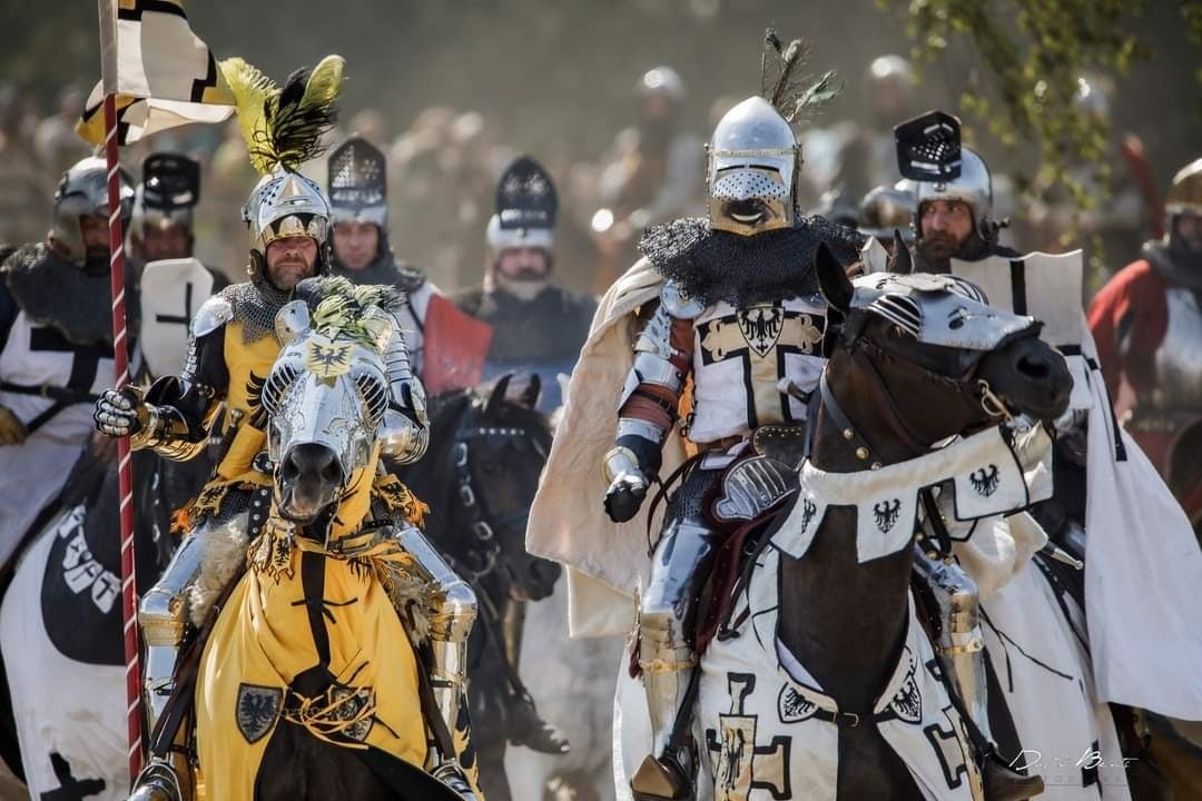 Атаковать будем туда!