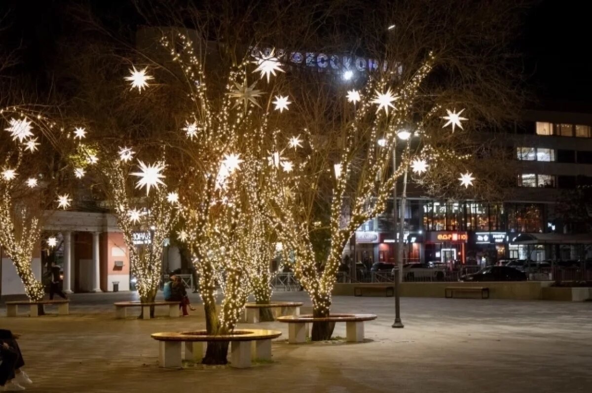    Симферополь украшают к новогодним и рождественским праздникам
