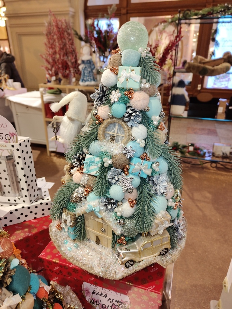 Выставка ёлочек в ГУМе (фото автора) 