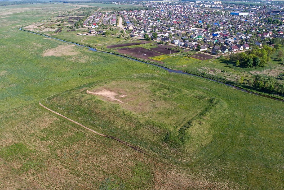 Замчище сразу за пределами города, где когда-то стоял Молодечненский замок