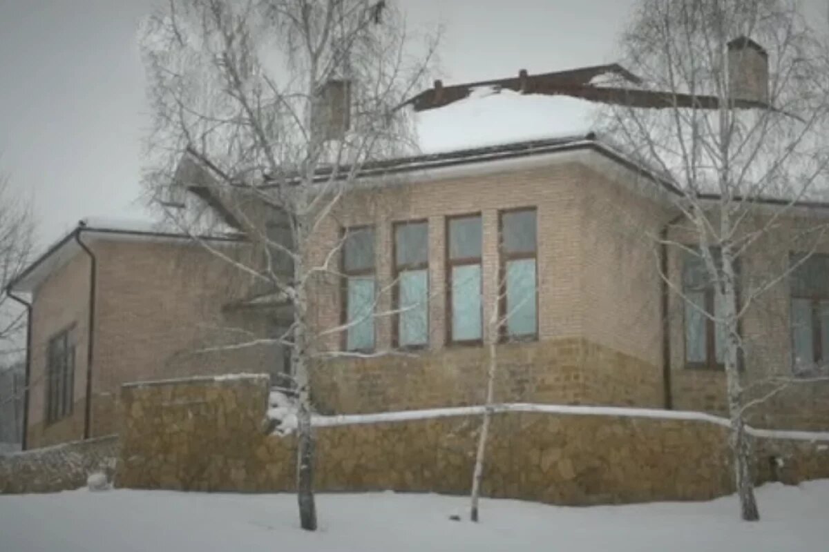    Юрист считает, что именно наличие загородного дома сыграло важную роль при выборе в качестве жертвы Долиной.