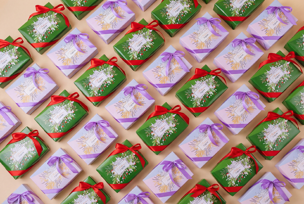 Лавандовые новогодние подарки в фирменной брендированной упаковке