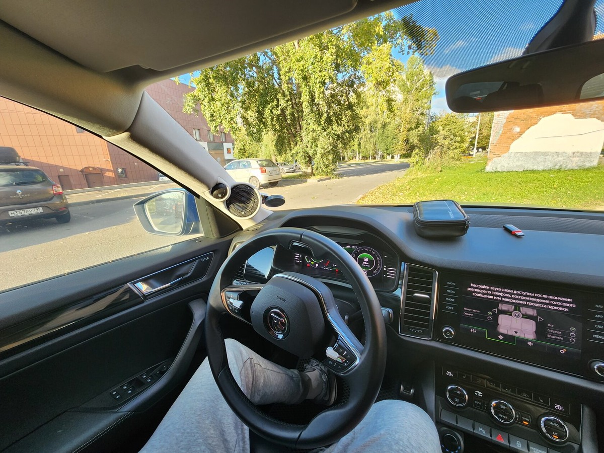 штатная музыка не выдерживает никакой критики, как и желание в будущей системе использовать штатные места автомобиля под установку акустики