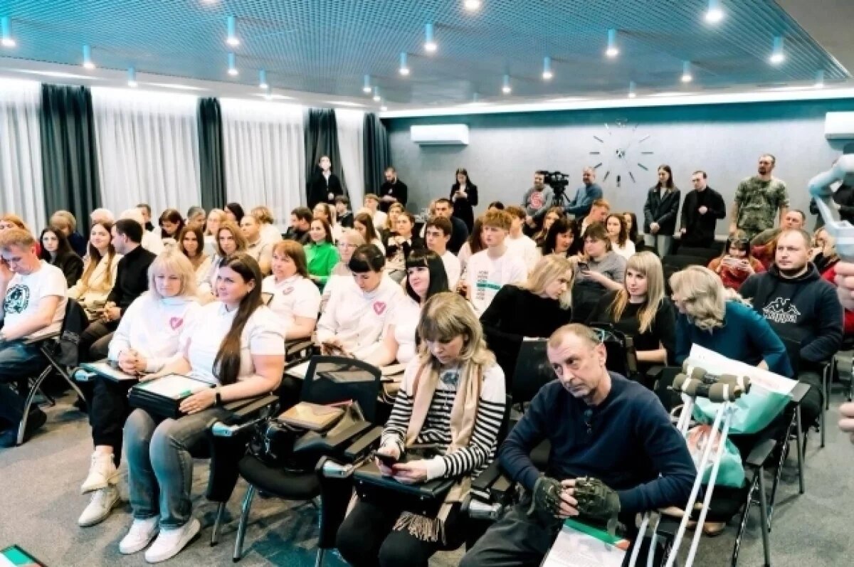    В Белгороде отметили работу 100 волонтёров, помогающих в сборе гуманитарки