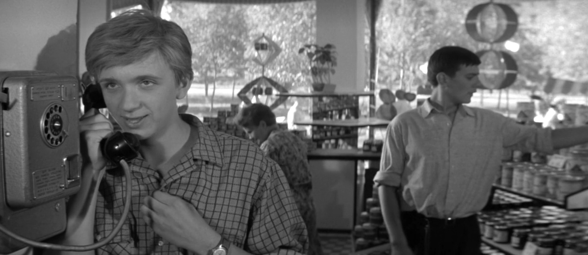 Кадр из кинофильма "Я шагаю по Москве", 1963 г., режиссер Георгий Данелия, сценарист Геннадий Шпаликов, композитор Андрей Петров (скриншот)