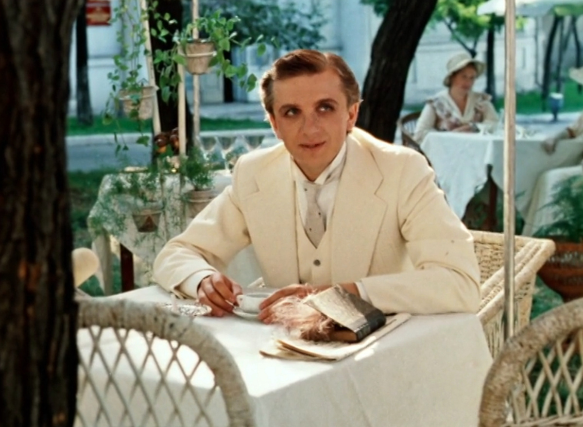 Кадр из кинофильма "Раба любви", 1975 г., режиссер Никита Михалков, сценаристы Фридрих Горенштейн, Андрей Кончаловский, композитор Эдуард Артемьев (скриншот)