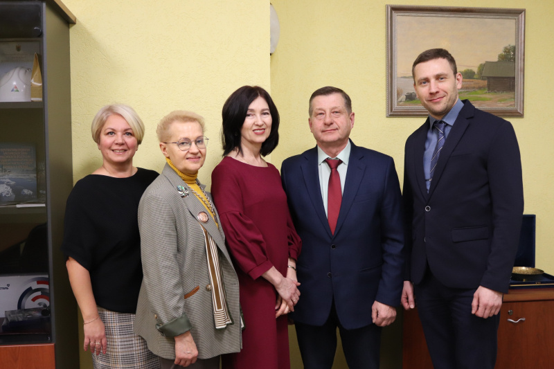    Экс-глава Минэка Карелии Михаил Юринов получил медальМинэкономразвития Карелии / ВК