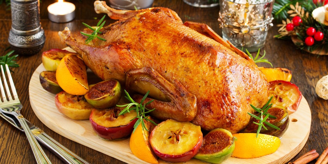 Утка с яблоками и апельсинами: главное новогоднее блюдо 2026