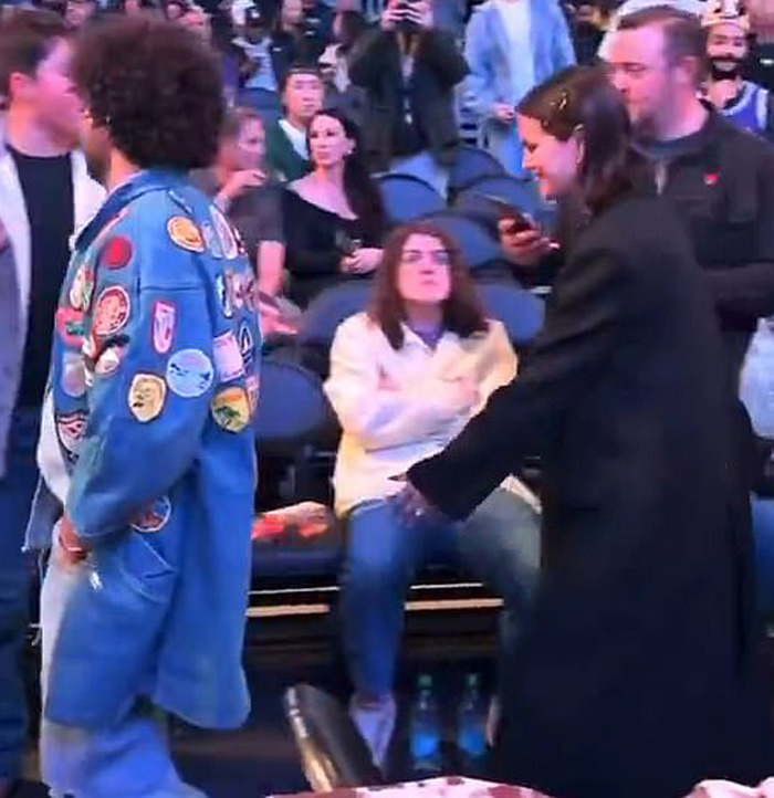    Бенни Бланко захейтили фанаты Селены ГомесСоцсети