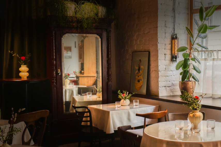 Интерьер ресторана «Прошуттерия» на Большой Пушкарской улице. Фото: соцсети проекта.