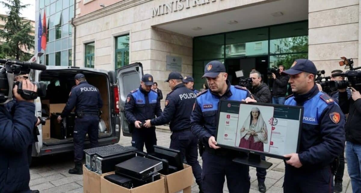    ИИ-министра заподозрили во взятках / © News Bar