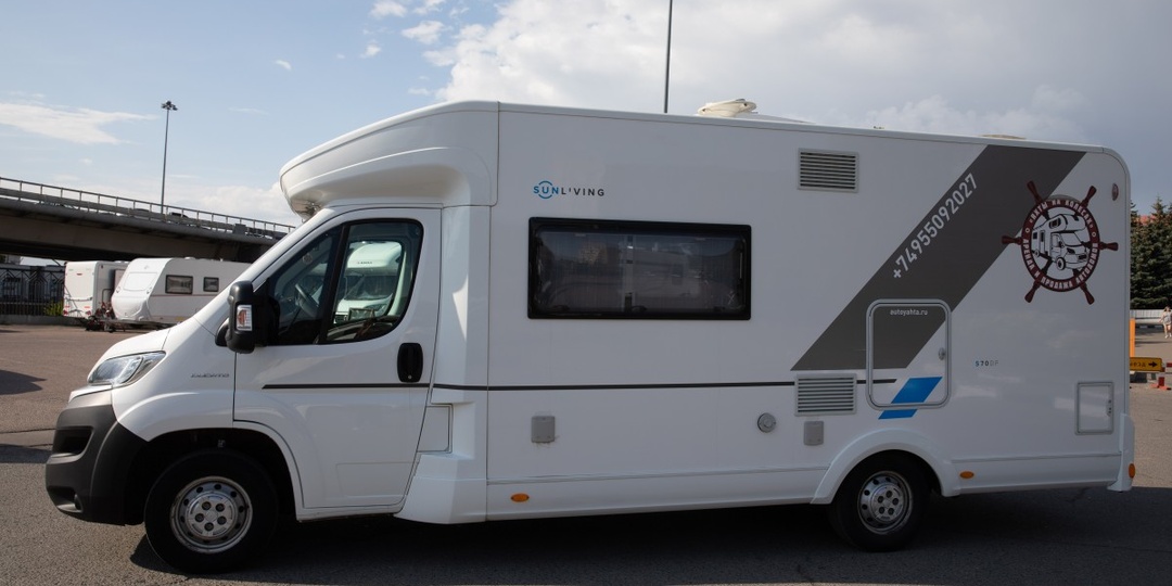 Sun Living S 70 DF АКПП — полуинтегрированный автодом для семьи и зимних поездок