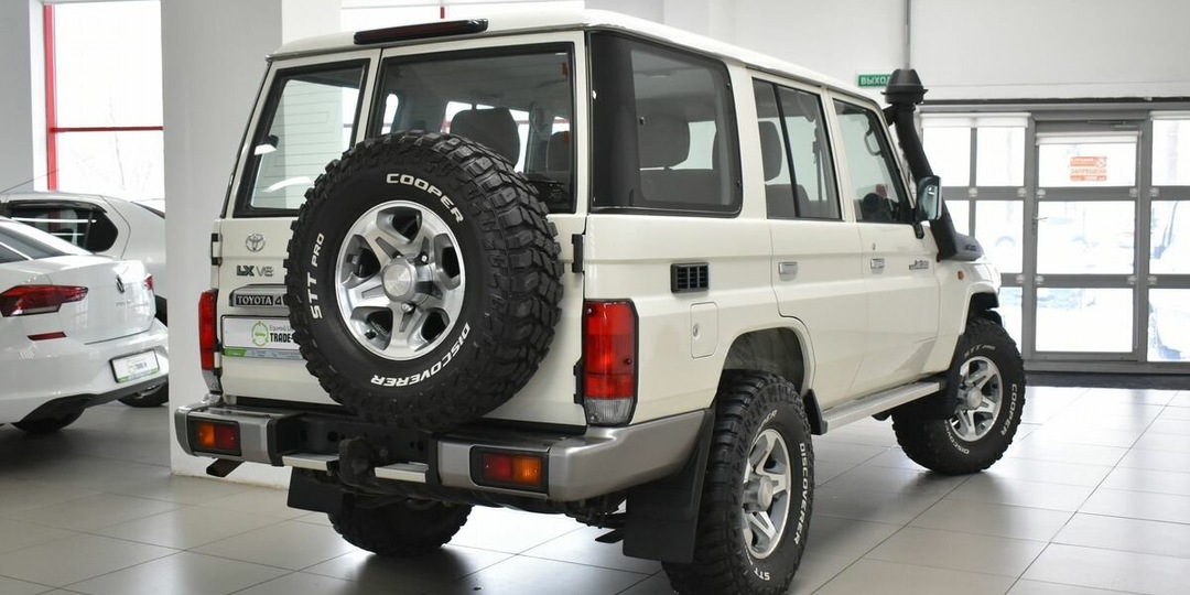 В РФ продают «японский УАЗ Патриот» с V6/V8 и вечной надёжностью. Что это за внедорожник?