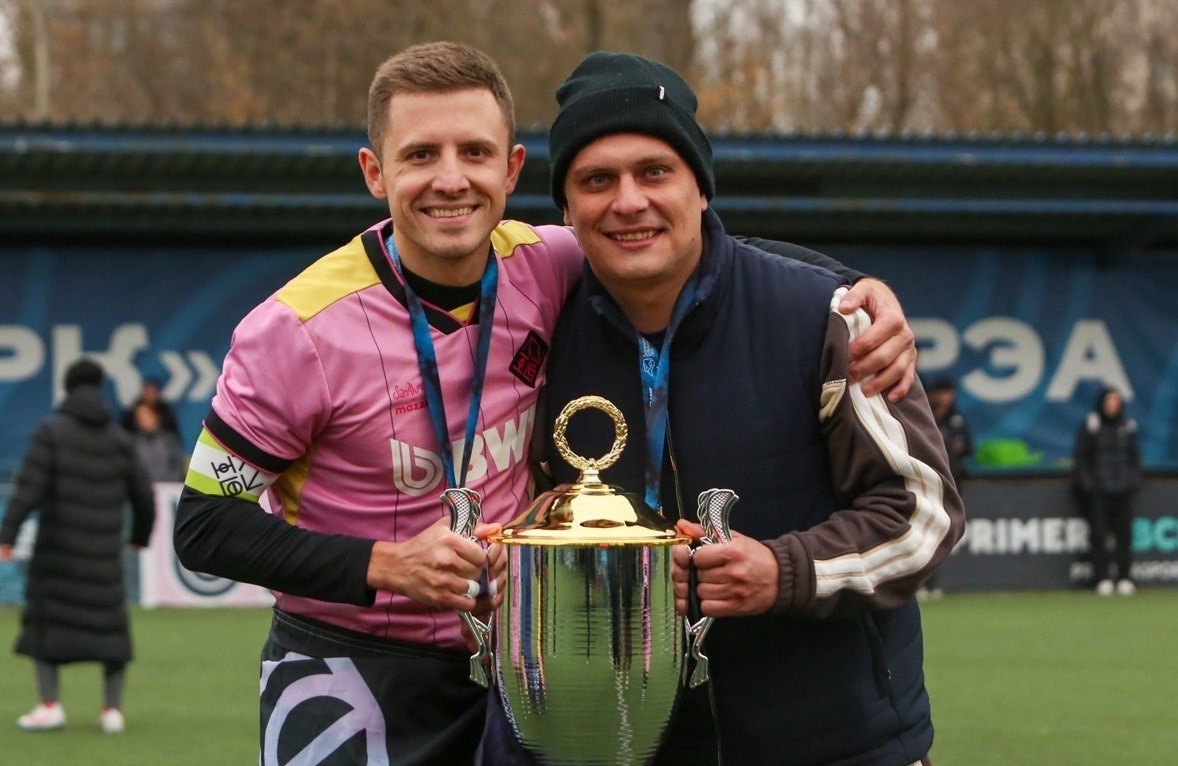 С Иваном Трусовым и кубком Чемпионов Любительской Футбольной Лиги 2025 года.