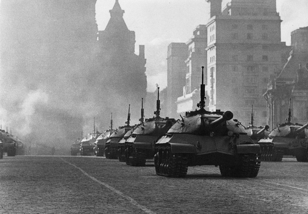 ИС-3, вперавые показанный в сентбяре 1945 года, повлиял и на чехословацкое танкостроенрие.