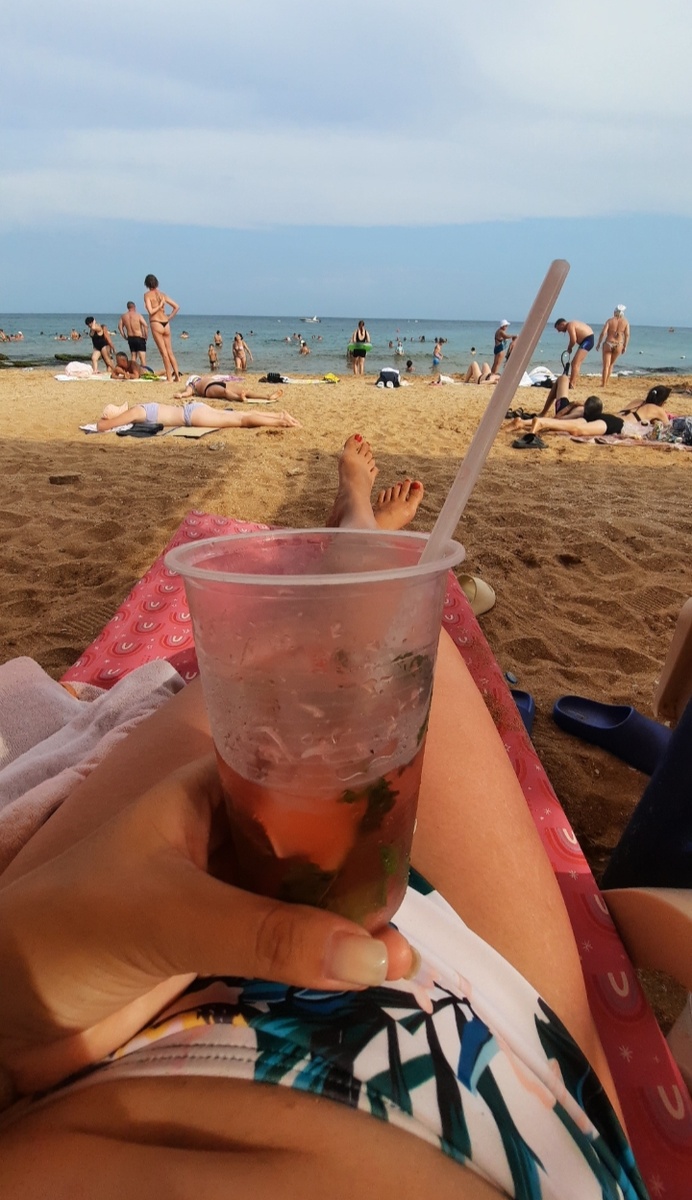 Я) столько всяких коктейлей безалкогольных я выпила там 🫣