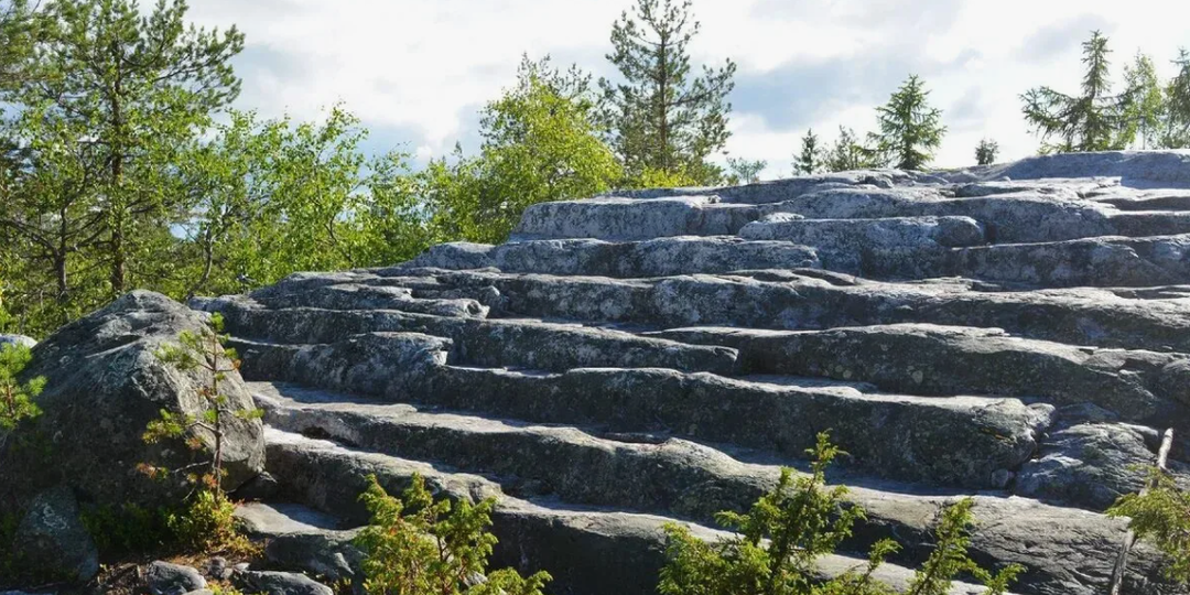Воттоваара остаётся загадкой: как на вершине появились валуны, которые слишком похожи на древний комплекс