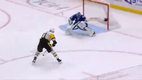 Малкин вышел к воротам.  фрто: яндекс.