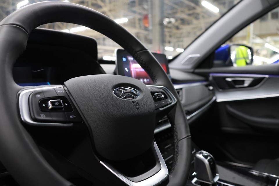    Власти выделят средства на развитие автокластера ОЭЗ Петербурга. Вероника ОВСЯННИКОВА