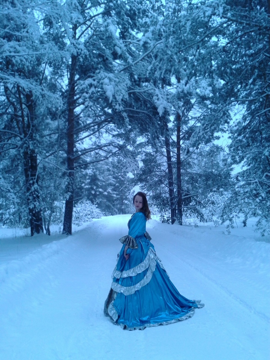 Платье сшила мама Насти.