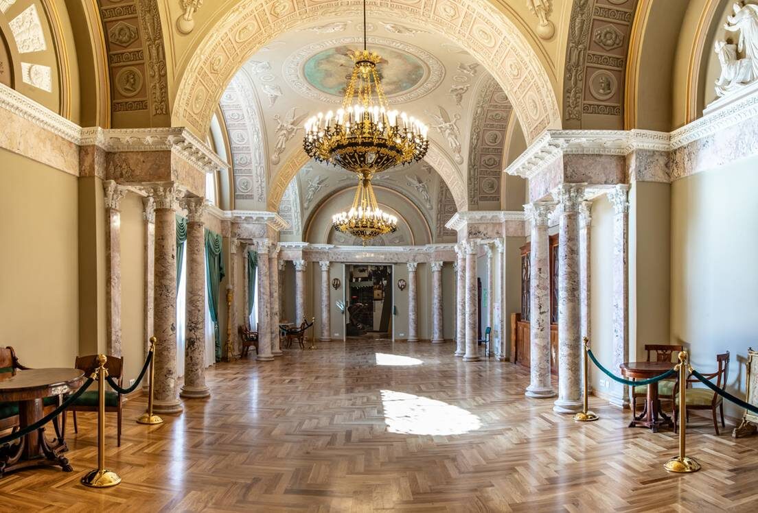 Библиотека Английского клуба. Сегодня попасть в его залы может любой — здесь находится Музей современной истории России. Тверская, д. 21, стр. 1. Фото: sovrhistory.ru