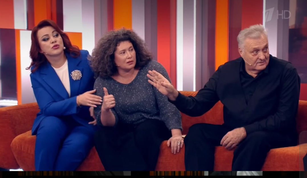 Кадр из ток-шоу "Пусть говорят"Слева направо: И. Дрокова, Ю.Кунгурова. В.Кунгуров