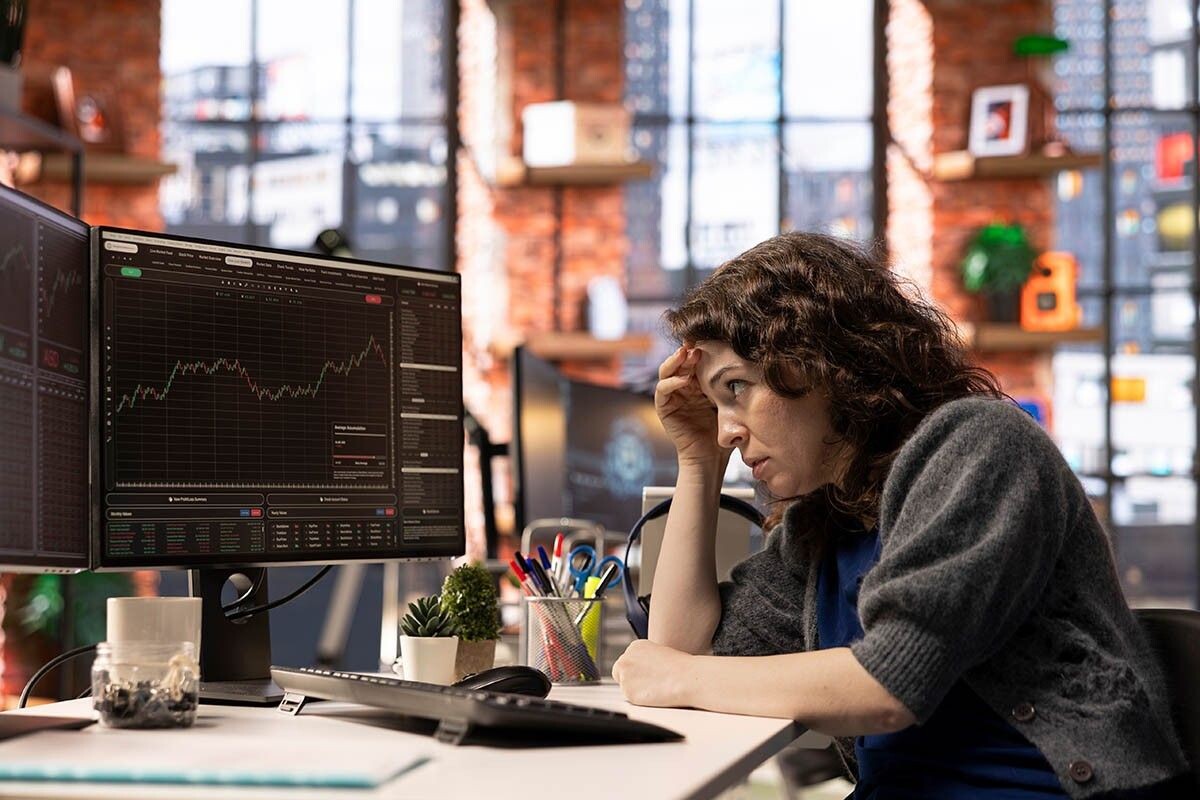 Новичкам в инвестициях при выборе режима важно думать не столько о прибыли, сколько о рисках. Источник: DC Studio / Shutterstock / FOTODOM📷
