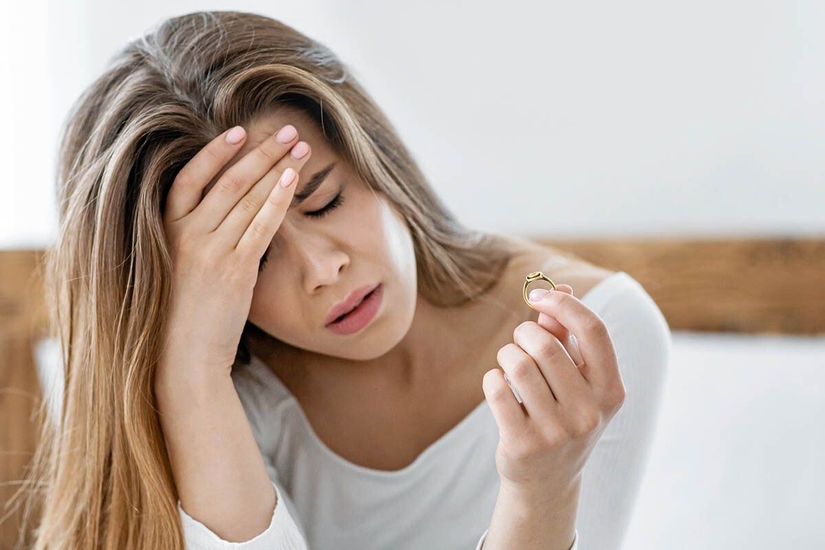 В загсе развод оформляют через 30 дней после подачи заявления. Источник: Prostock-studio / Shutterstock / FOTODOM📷
