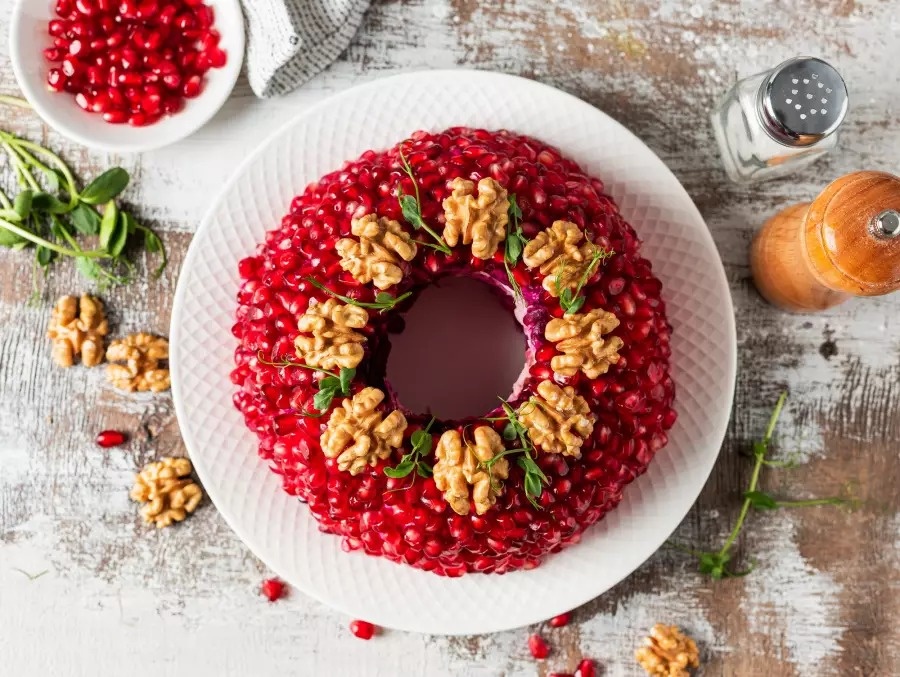 Салат "Гранатовый браслет"