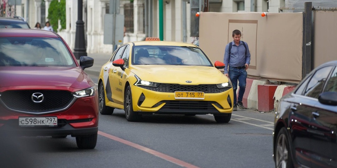 В Дептрансе рассказали о мерах по повышению безопасности такси