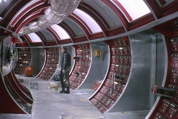 На станции Крис застал грустные картины запустения и разрухи: такова душа человека, лишенного любви