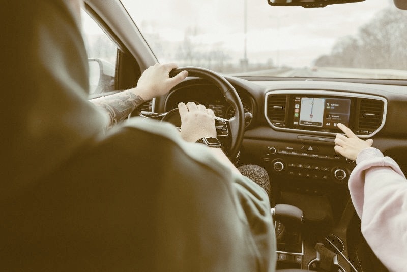 Пассажир — помеха справа: как вести себя с ним