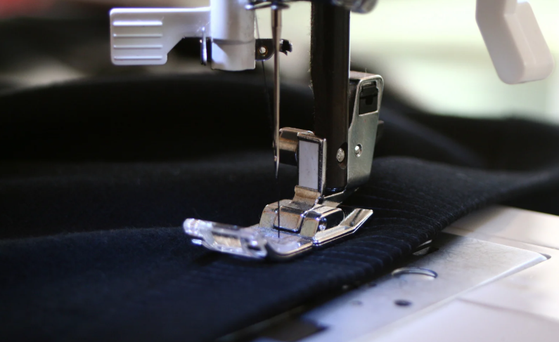 10 ошибок при шитье трикотажа: что идёт не так и как себя спасти