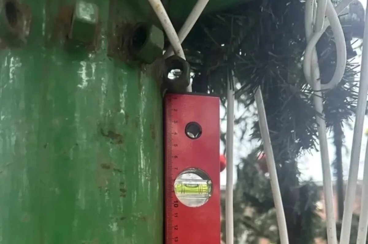    Главная ёлка Нижнего Новгорода стоит ровно - мэрия