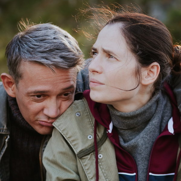     Юлия Снигирь, Сергей Гилёв и Евгений Кунцевич переживают семейную драму в трейлере «Маяка»