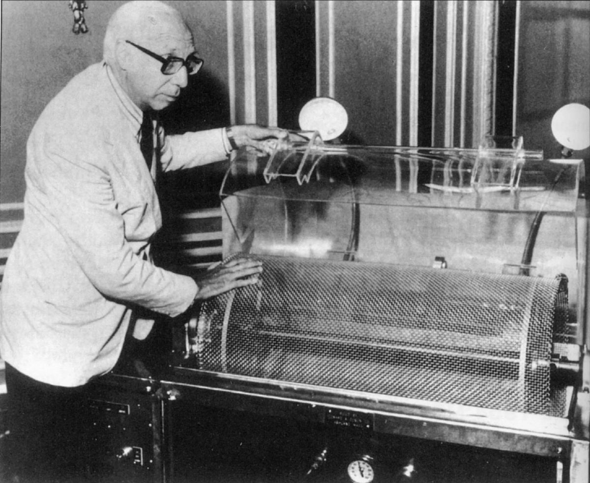 Первый аппарат гемодиализа