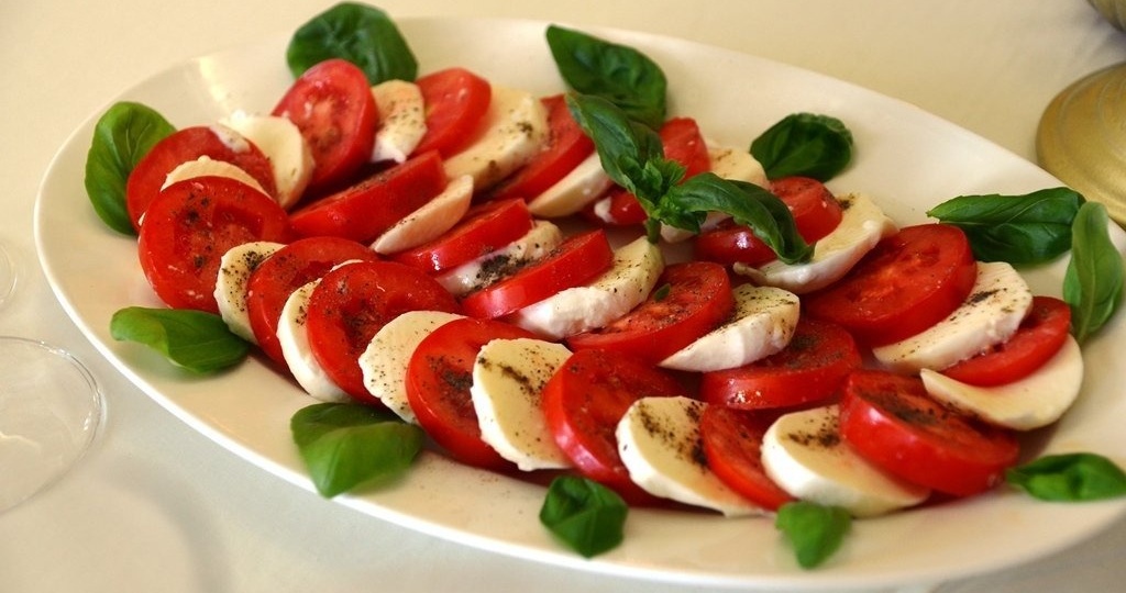 Салат «Капрезе»: итальянская элегантность на вашем столе