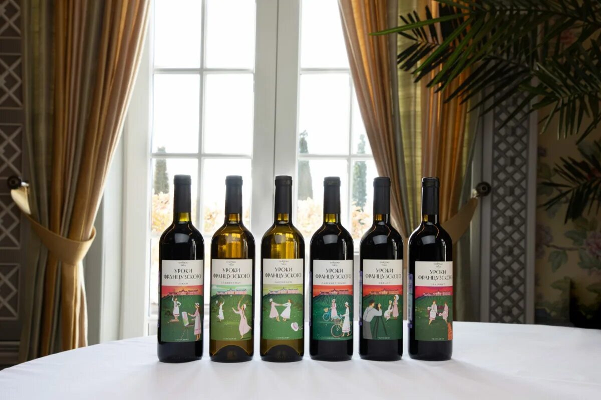 Мы пробовали Chateau de Talu «Уроки французского», Сира 2024, но в линейке представлены и другие сорта винограда