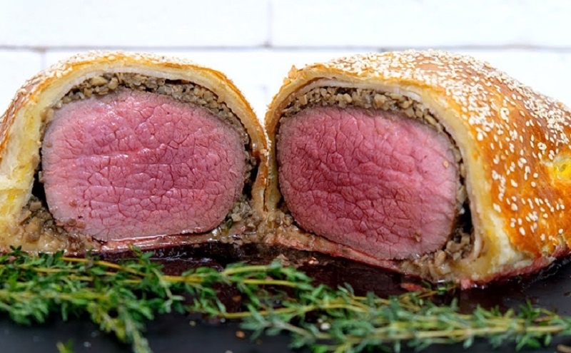 Говядина Веллингтон: королевское горячее для новогоднего стола