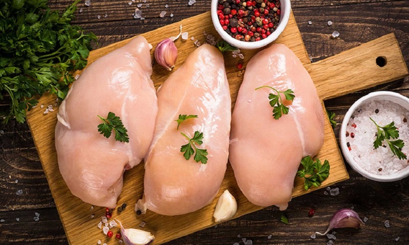 Куриные шашлычки на шпажках: ресторанный вкус из обычной грудки