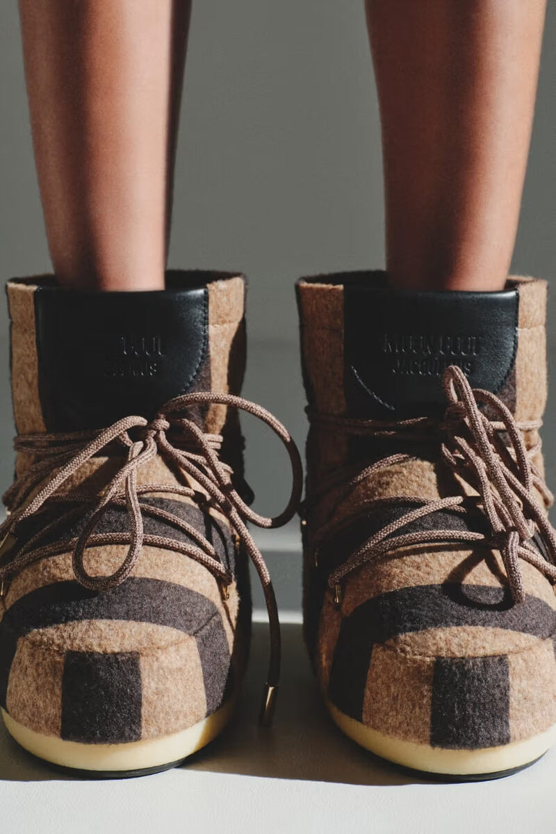    Бренды Jacquemus и Moon Boot выпустили зимнюю обувь (фото 2)