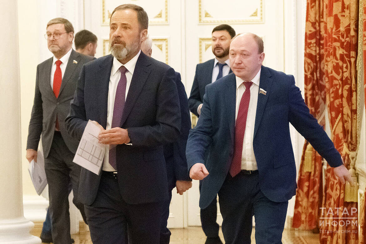 Игорь Комаров привел данные соцопросов, согласно которым в ПФО работу местных властей положительно оценивают 48,6% жителейФото: © Салават Камалетдинов / «Татар-информ»