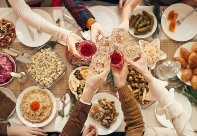 Идеальный новогодний стол 2026 — забудьте про «майонез вёдрами»