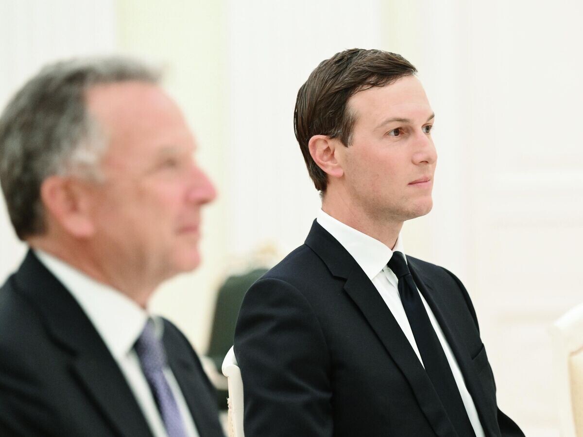    Зять президента США Джаред Кушнер и спецпосланник президента США Стивен Уиткофф во время встречи с президентом РФ Владимиром Путиным | © РИА Новости / Кристина Кормилицына