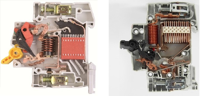 Слева неподвижный контакт снизу, справа неподвижный контакт сверху