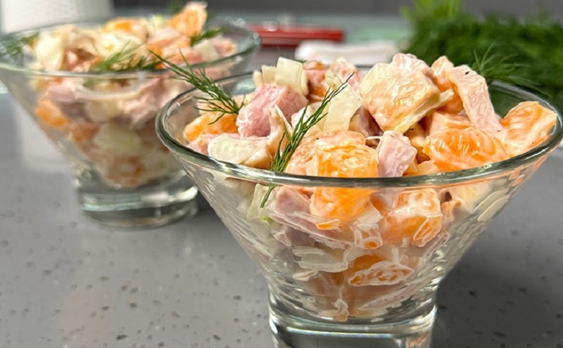 Салат с копченой курицей и мандаринами: свежесть и праздник в каждом кусочке
