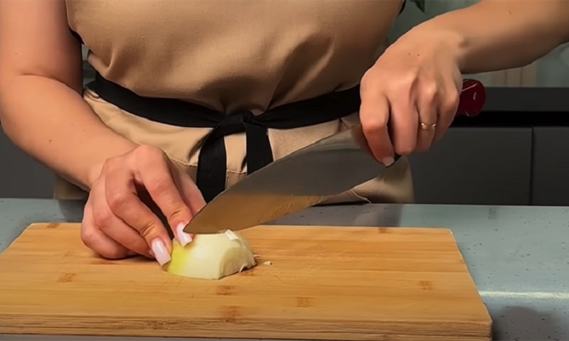 Салат с копченой курицей и мандаринами: свежесть и праздник в каждом кусочке