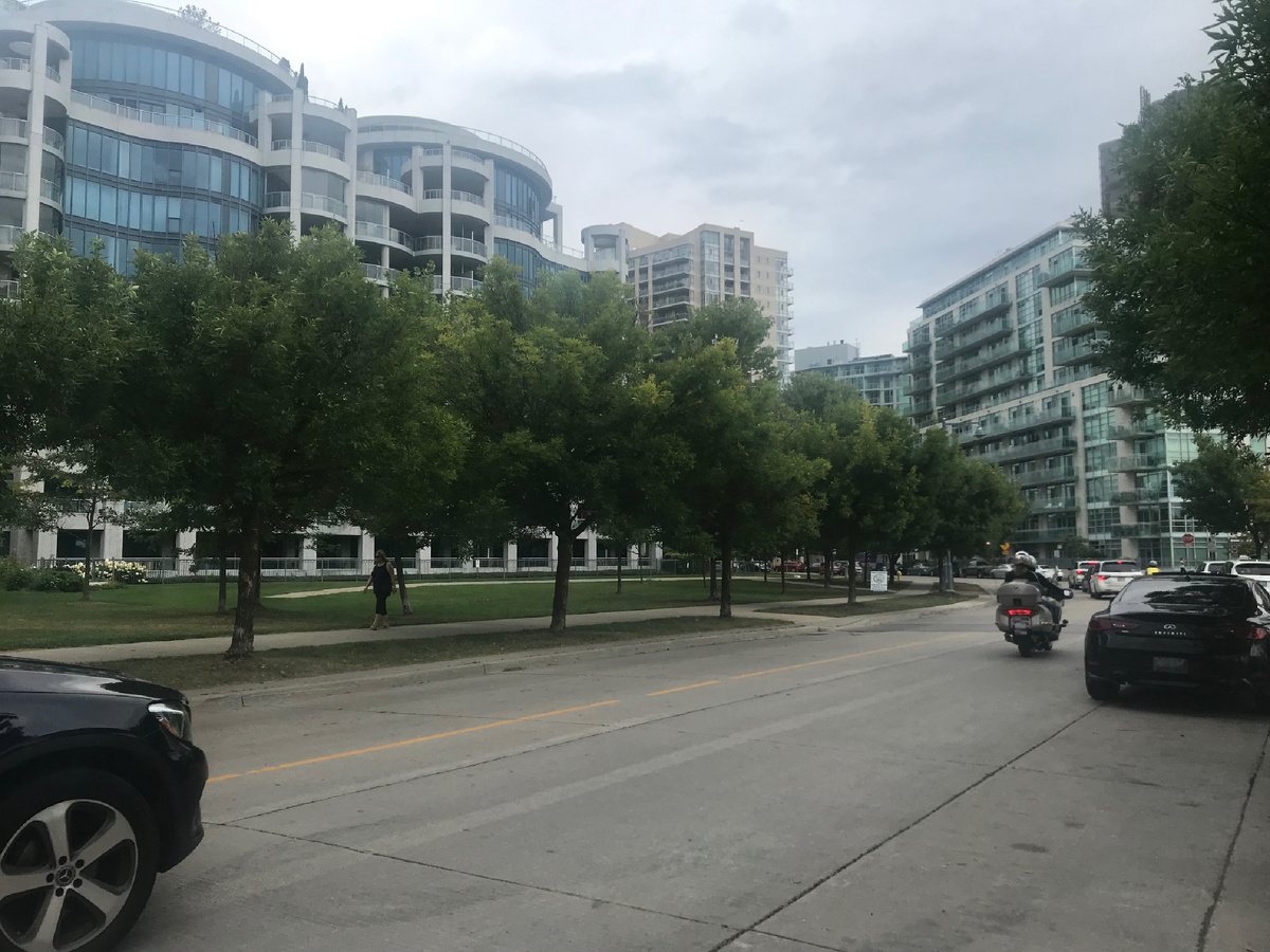 Жилые комплексы у парка