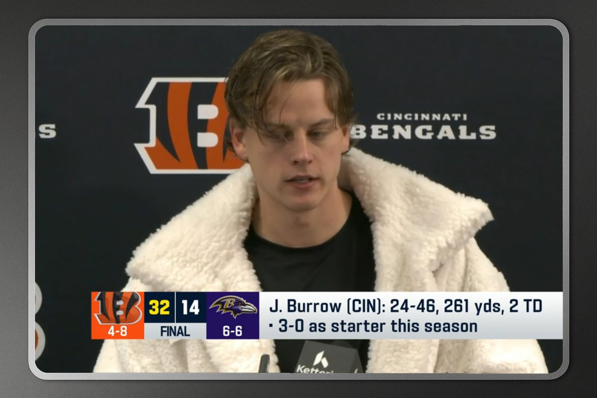 Квотербек Цинцинатти Бенгальз Джо Бурроу пропустивший до этого 8 игр сезона из-за травмы (что вызвало смены стартовых квотебреков и серьзено влияло на атакующую силу команды) дает интервью после матча с Балтимор Рейвенс.  После его возвращения подобно Ахиллу в войско древних греков и 5 поражений команд подряд они выиграли у фаворитов матча Балтимор Рейвенс на их поле  со счетом 32-14. 